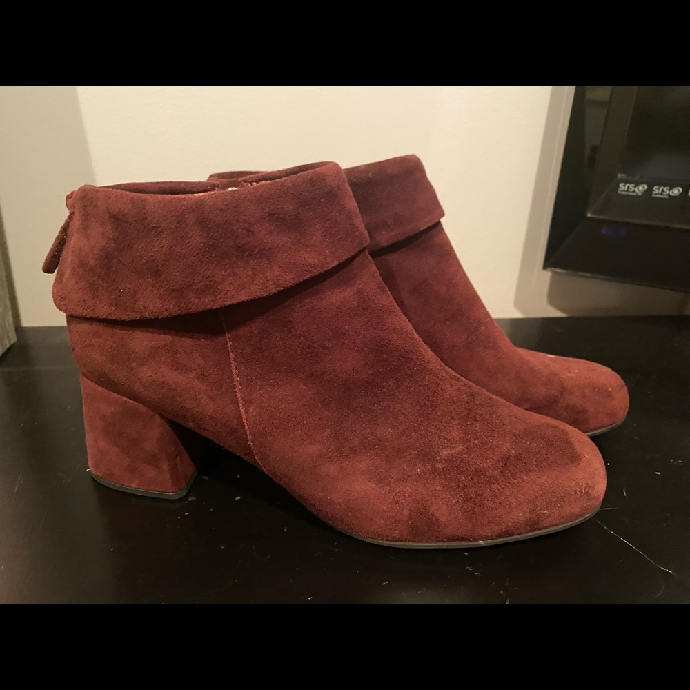 Adorable maroon suede leather booties.